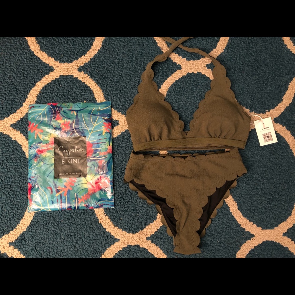 Cupshe Beatific Life Solid Bikini Set